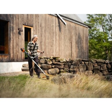 Husqvarna 220iR žoliapjovė su akumuliatoriumi ir įkrovikliu 1 Husqvarna 220iR žoliapjovė su akumuliatoriumi ir įkrovikliu 1