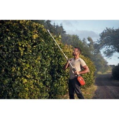 HUSQVARNA žoliapjovė 325iLK su žoliapjovės priedu 2 HUSQVARNA žoliapjovė 325iLK su žoliapjovės priedu 2