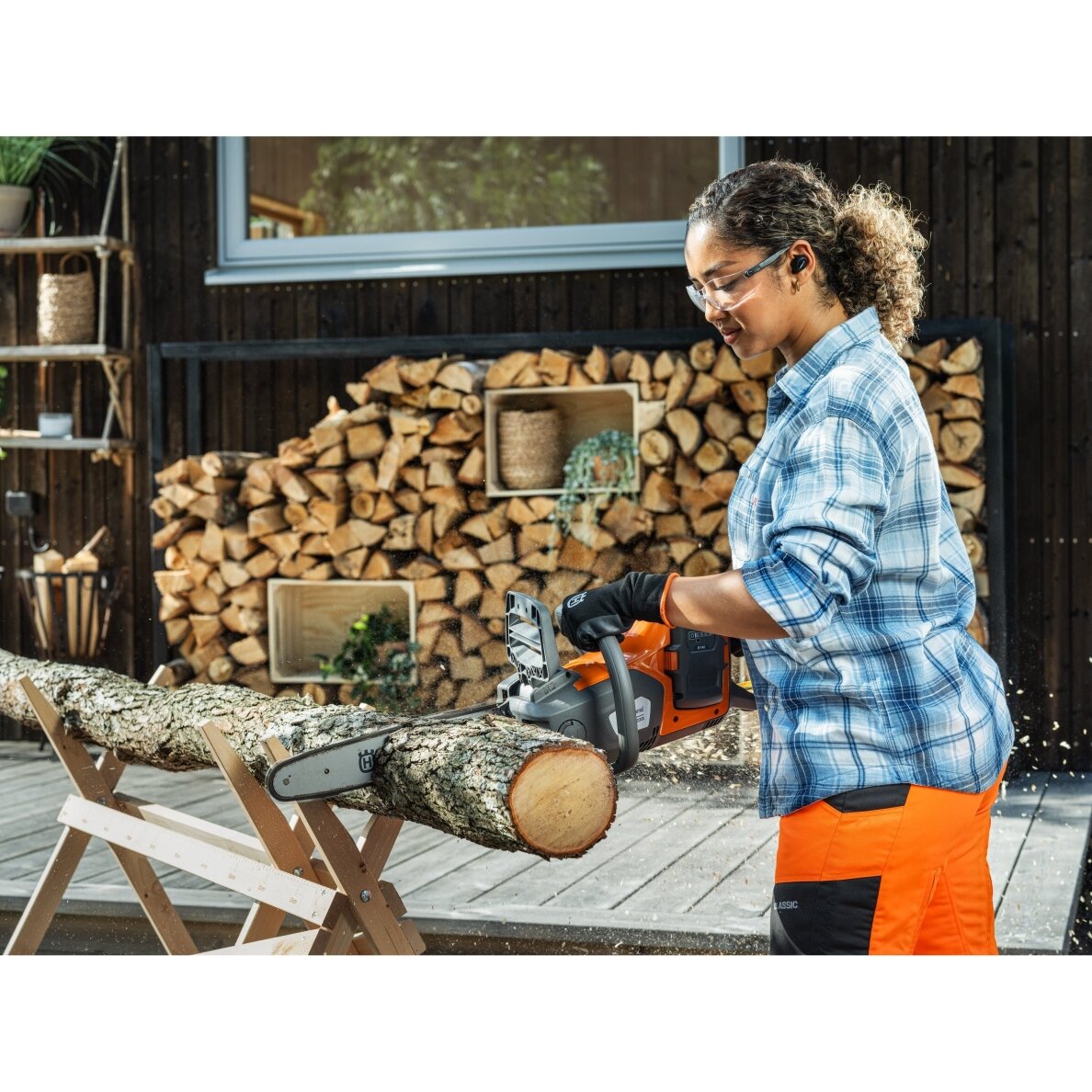 Pjūklas Husqvarna 230i su akumuliatoriumi ir įkrovikliu 3 Pjūklas Husqvarna 230i su akumuliatoriumi ir įkrovikliu 3