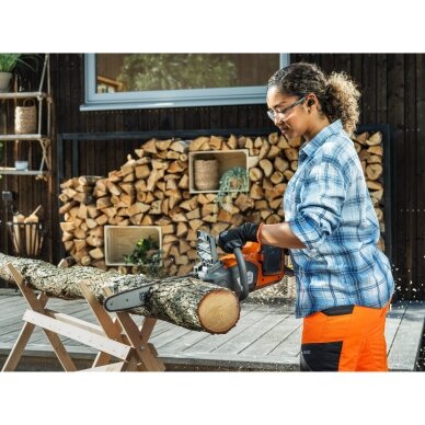 Pjūklas Husqvarna 230i su akumuliatoriumi ir įkrovikliu 3 Pjūklas Husqvarna 230i su akumuliatoriumi ir įkrovikliu 3