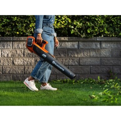 Pūstuvas Husqvarna 122iB su akumuliatoriumi ir įkrovikliu 2
